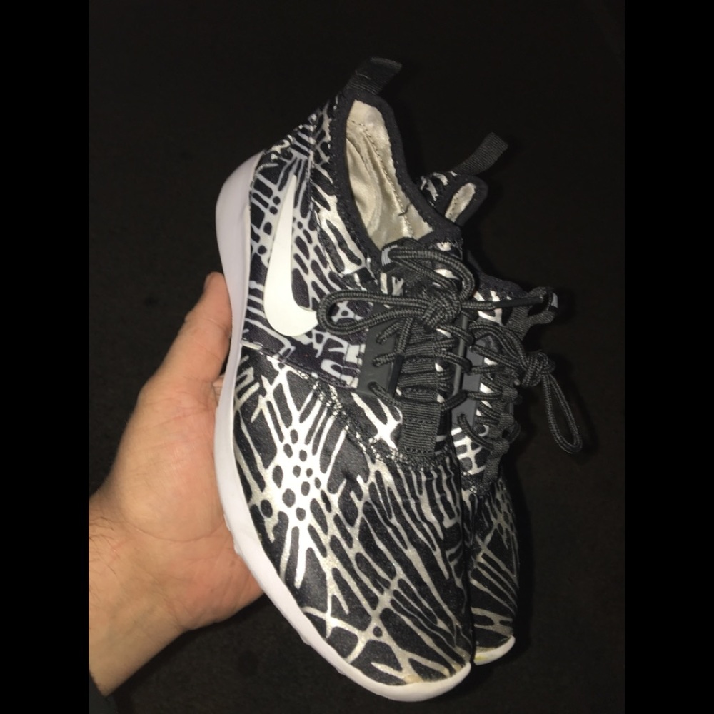 Women’s 8 Nike running shoes  Like new